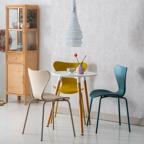 4 chaises en résine jaune design empilable